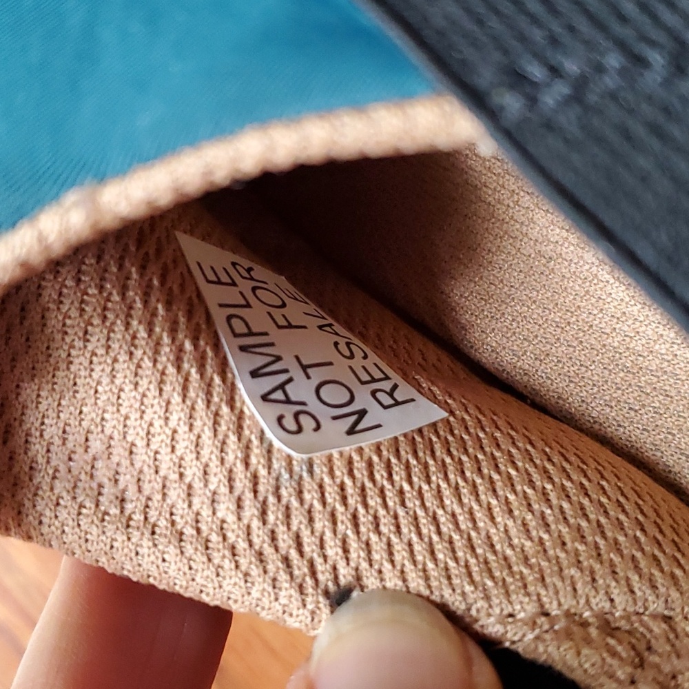 Bionic slip on metallic teal shoe - Picture 4 of 4